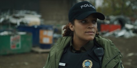 Chanel Mings incarne Éviva, policière parachutée à Val-Paradis. Image fournie par Québecor Contenu