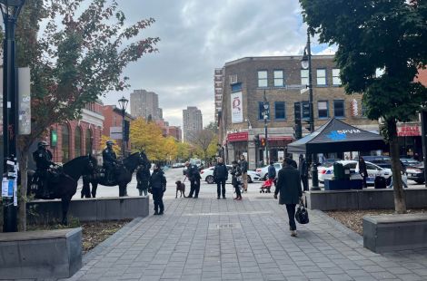 Prendre un café avec un policier, PDQ 38. Crédit photo: Zoé Arcand/ Journal Métro.