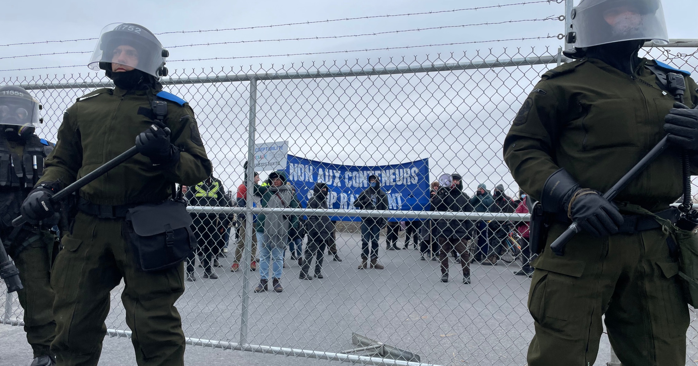 Une partie des manifestants ont réussi à rentrer sur le site de Ray-Mont Logistiques alors que les forces de l'ordre tentaient de les en empêcher.