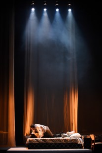 Anne Dorval et Steve Gagnon incarnent les amoureux Maria Casarès et Albert Camus dans Je t’écris au milieu d’un bel orage.
