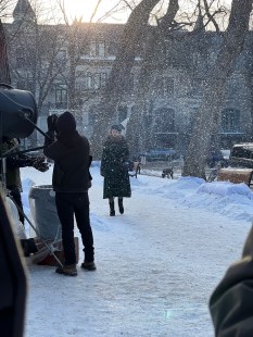 Mylène Mackay lors du tournage du film « Dis-moi pourquoi ces choses sont si belles... ». Photo : Caroline Bertrand