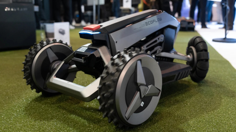 La hauteur de la tonte est variable. Sa vitesse de coupe se fait plus rapidement qu’un humain parce que ce robot intelligent à la capacité de rouler rapidement. 