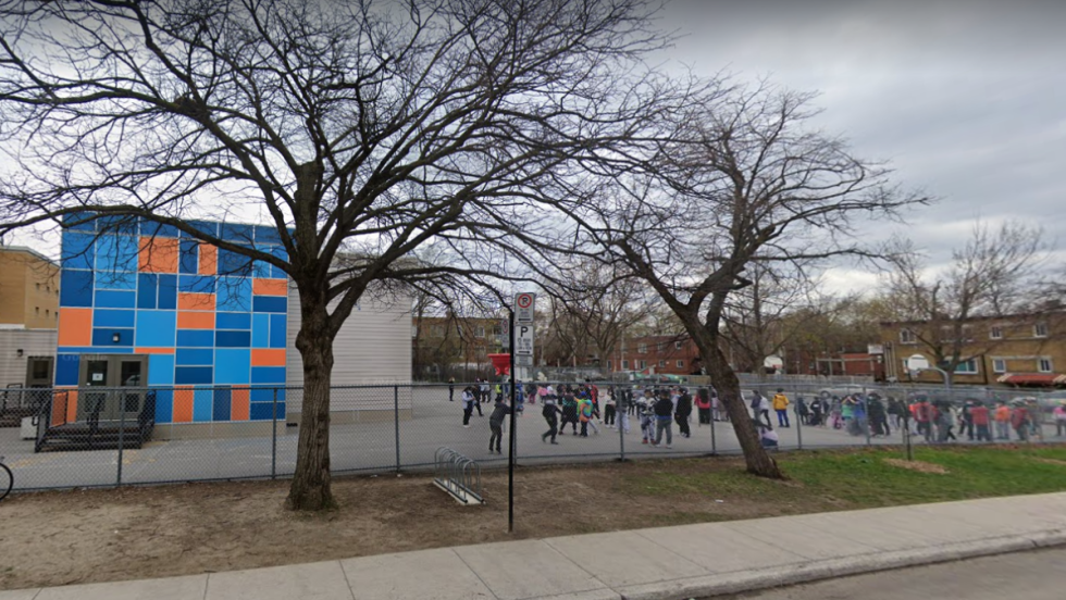 La cours d'école du Petit-Chapiteau, dans Côte-des-Neiges.