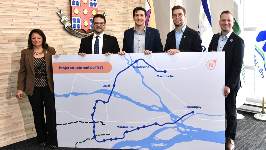 (de gauche à droite) Anne St-Laurent, mairesse de Montréal-Est, Nicolas Dufour, maire de Repentigny, Stéphane Boyer, maire de Laval, Guillaume Tremblay, maire de Mascouche et Mathieu Traversy, maire de Terrebonne. Crédit: Vincent Girard
