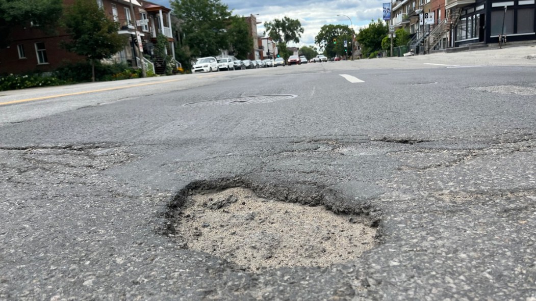 La rue Notre-Dame Est au coin de la rue Gonthier.