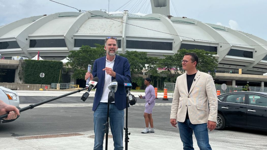 [De gauche à droite] Le porte-parole du Parc olympique, Cédric Essiminy et le porte-parole administratif de la Ville de Montréal, Philippe Sabourin.